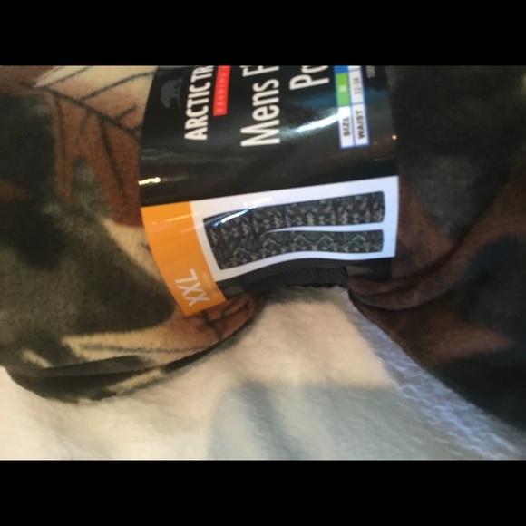 New Men’s Camouflage Fleece Pants - Picture 3 of 3